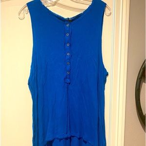 We The Free XS hi/lo tunic/tank in a gorgeous blue